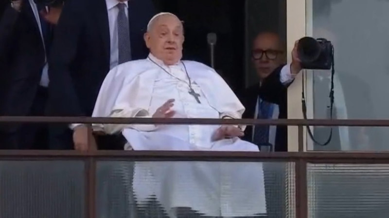 Pope Francis makes first public appearance in five weeks