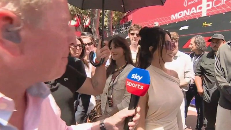 Kim Kardashian blanks Brundle on grid walk