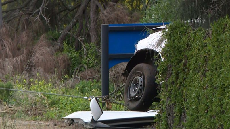 Man killed and friend held under police guard after crash in Melbourne suburb of Beaumaris