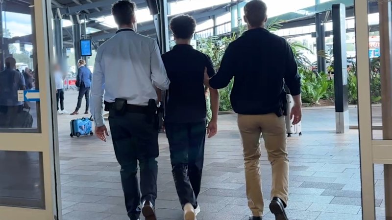 Najstnik in 19-letnik aretirana zaradi poskusa uvoza metamfetamina v vrednosti 14,8 milijona dolarjev