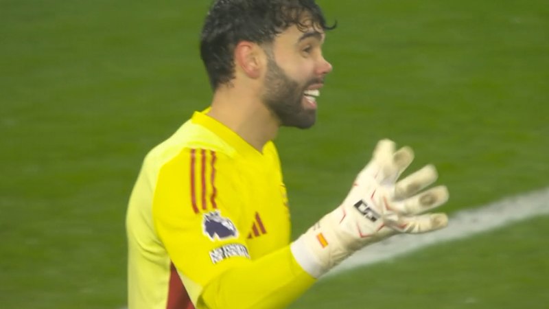 Liverpool fail to pounce on Arsenal error