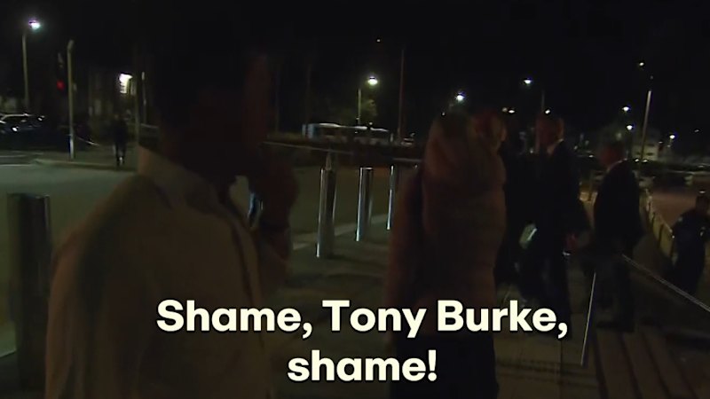 Home Affairs Minister heckled during Bondi visit