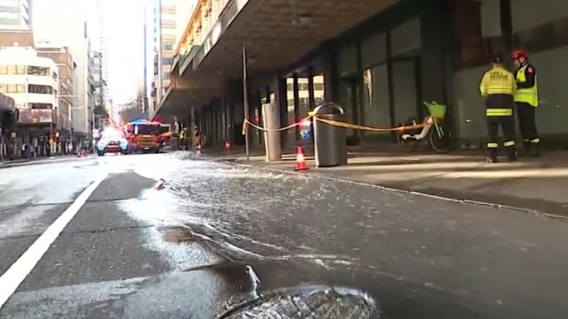 Burst water main shuts down parts of Sydney's CBD