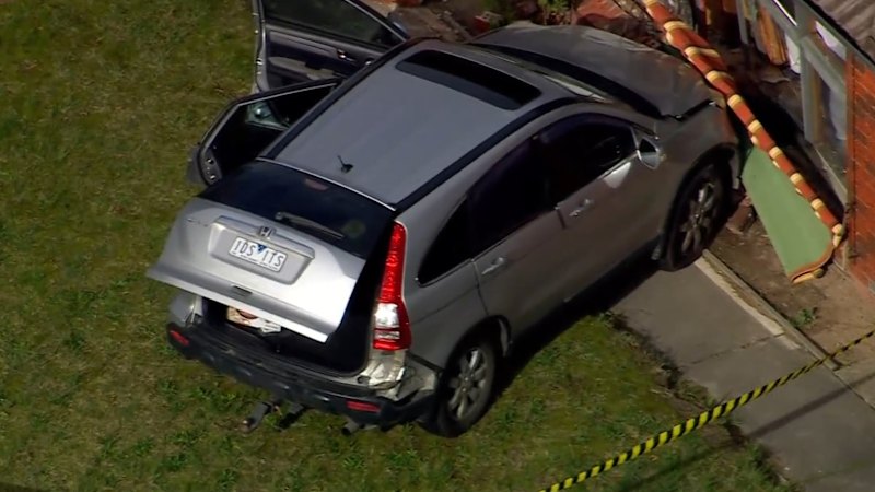 Man on the run after Melbourne stabbing