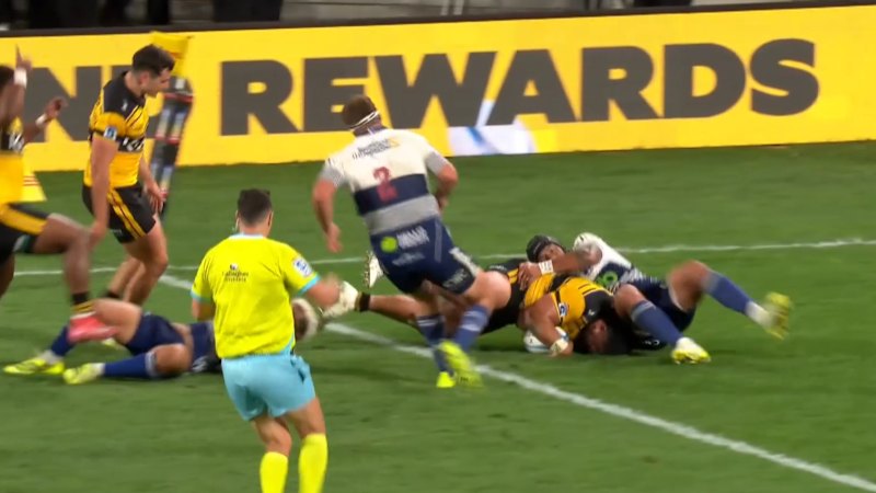 Hurricanes Hooker Asafo Aumua Scores 'Stunning' Try Against Blues