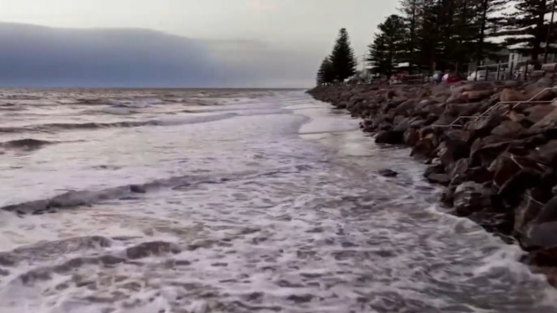 Severe weather threatens South Australian coast