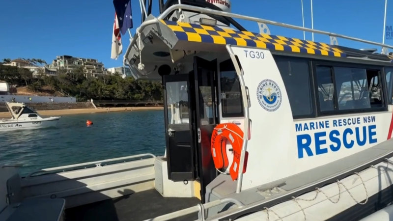 Search continues for teenage boy swept off rocks on NSW coast