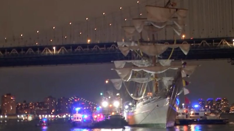 Mutliple injured after Mexican naval vessel hits Brooklyn Bridge