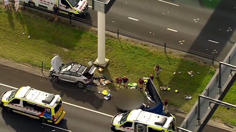 Huda nesreča ovirala promet na avtocesti EastLink v Melbournu