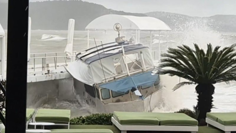 Ex-cyclone Koji brings rain, wind to North Queensland