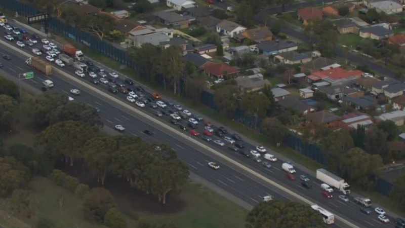 Lanes reopen after multi-vehicle crash in Melbourne