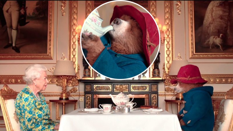 Kraliçe Elizabeth, Paddington Bear ile hayranlarını sevimli çay partisiyle şaşırttı