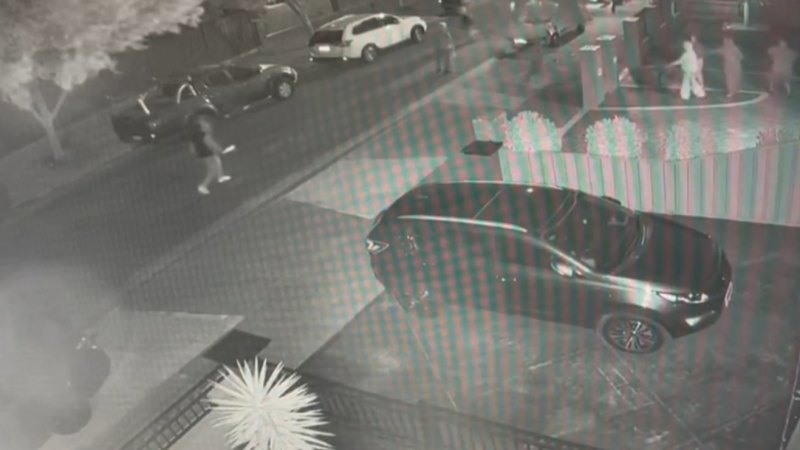 Youths on the run after crashing stolen car in Melbourne