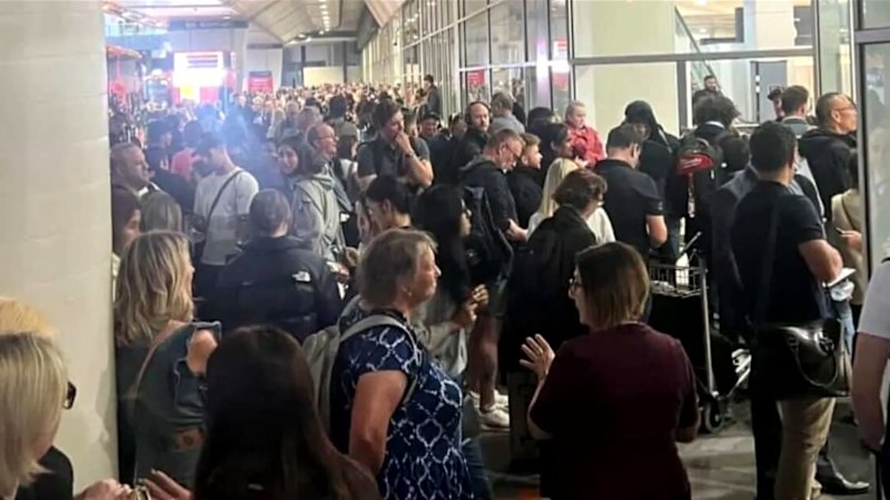 Overnight fire at Melbourne Airport causes delays