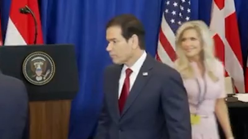 'Send in the Clowns' plays as Marco Rubio enters ceremony