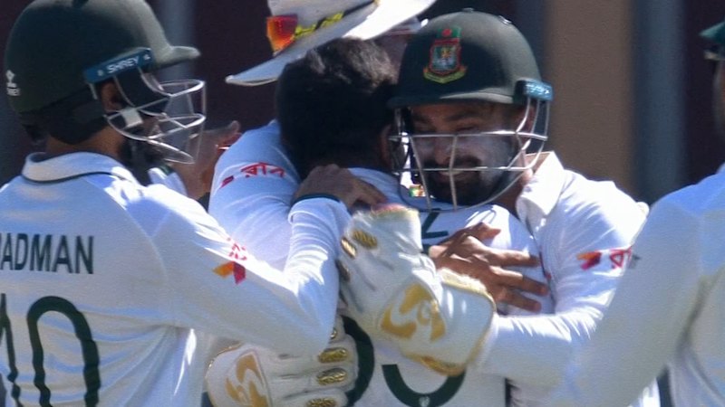Alex Carey dismissal helps Bangladesh move closer to a famous win over Australia