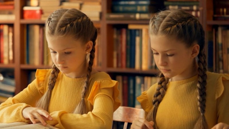Scott Cam and Dr Jana Pittman set out to find Australia's most identical twins