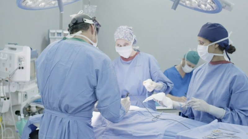 Government negotiator on leave while doctors threaten to walk off job