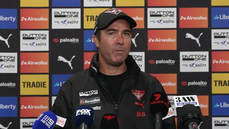Bombers coach urges fans to stick solid