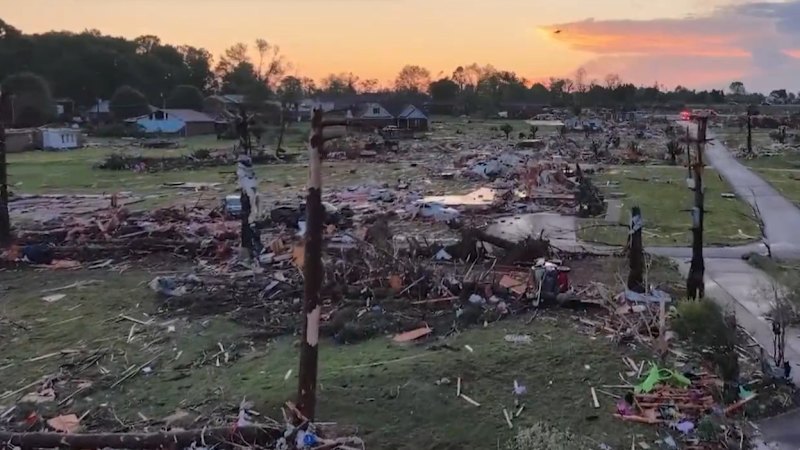 Tornadoes tear through US