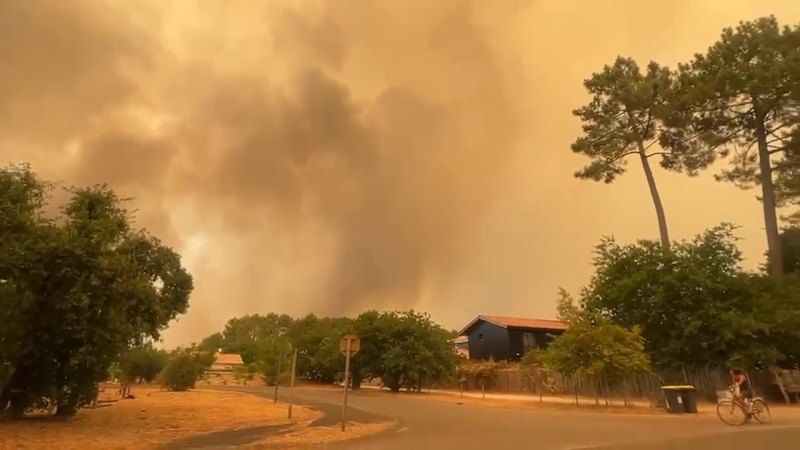 Thousands flee French holiday spot as fires spread across Europe