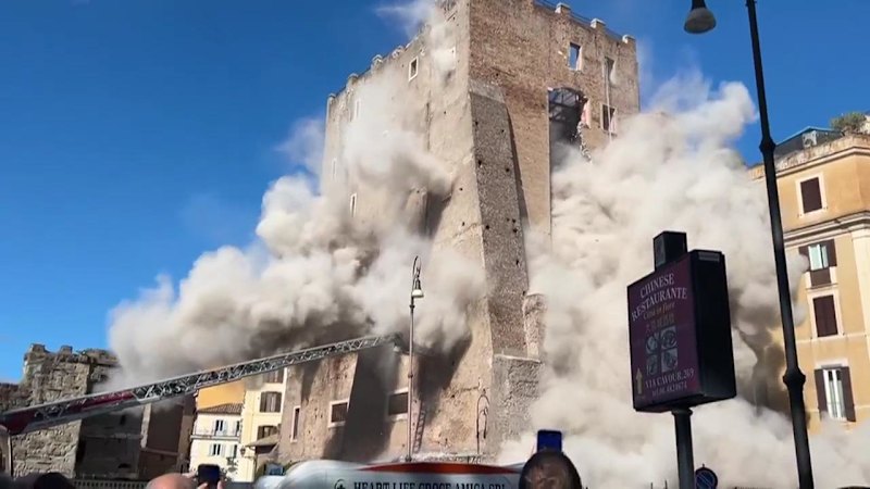 Dramatic building collapse near Roman Forum