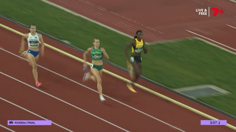 Aussies snare relay bronze, world record smashed