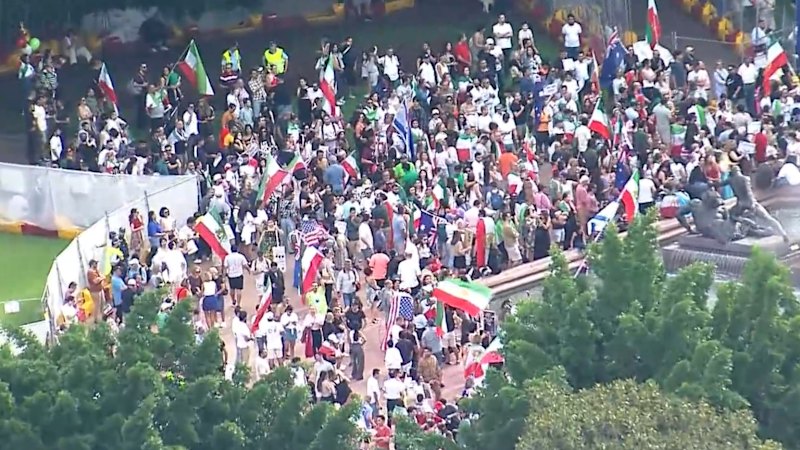 Iran assault divides Australians