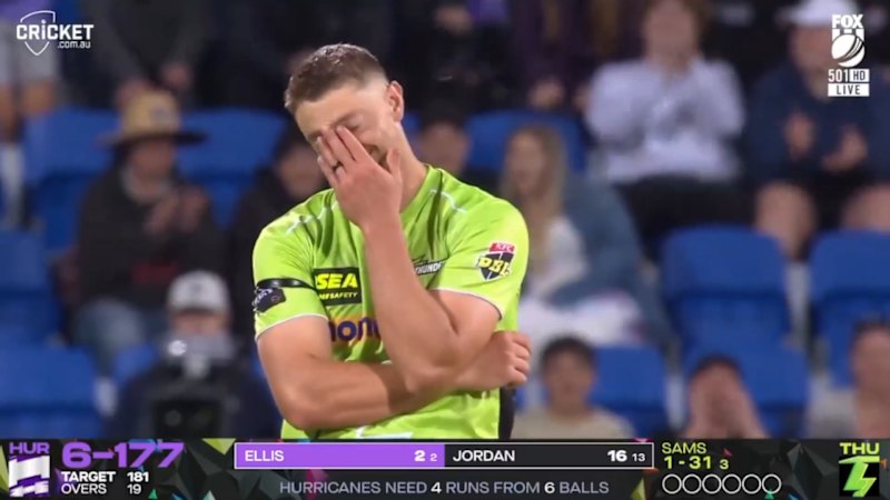 Sams' wild ball in chaotic final over