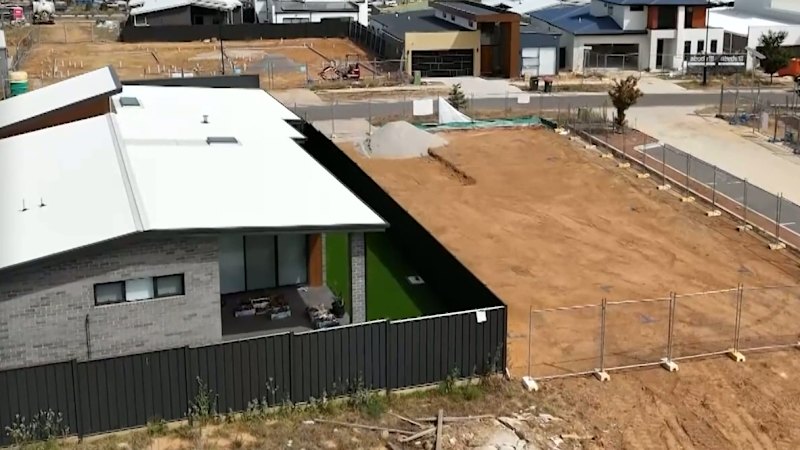 Parties feud over solution to interest rates, housing crisis