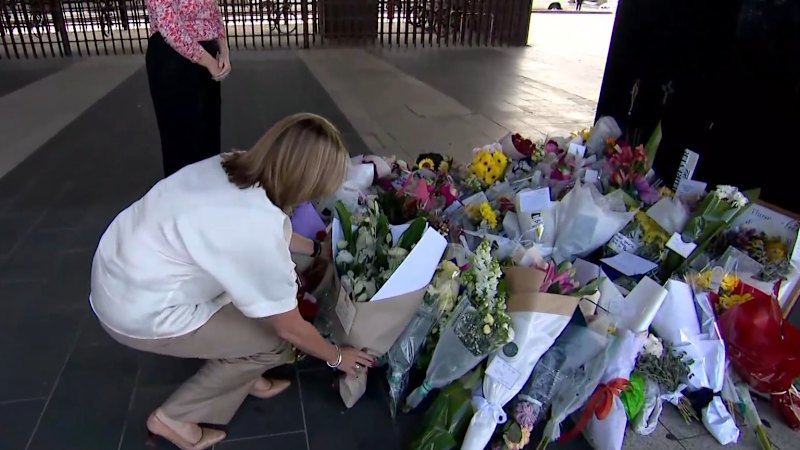 Victorian premier meets with family of slain hero security guard