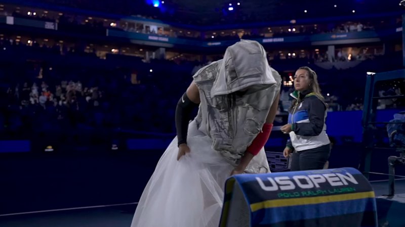 Naomi Osaka draws crowd reaction with grand US Open entrance outfit