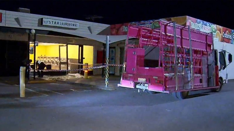 Avtomobil se je zaletel v pralnica, otrok se je izognil trčenju