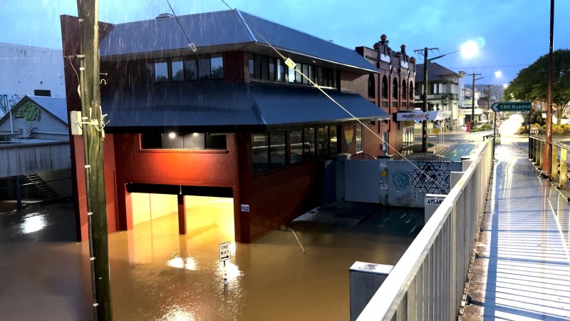 Lismore floods as Alfred approaches coast