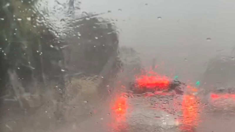 Sydney prizadelo neurje z močnim vetrom in dežjem