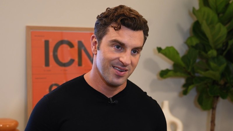 Airbnb expands into 'experiences'