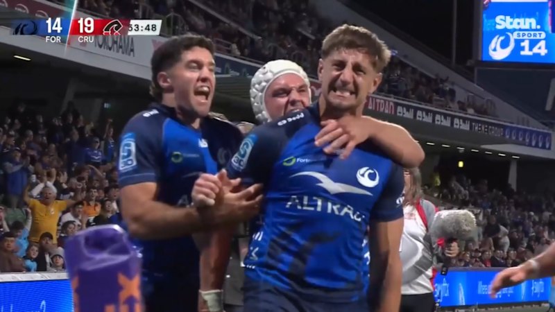 New recruit Zac Lomax scores thrilling try