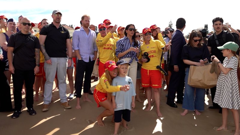Crowds swarm Harry and Meghan as they visit Bondi beach
