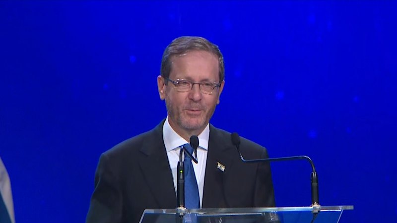 Israeli President Isaac Herzog arrives in Melbourne