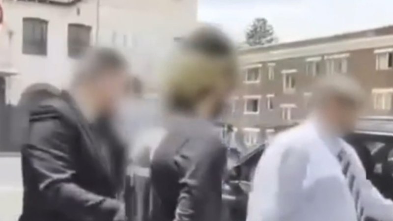 Avstralska zvezna policija opozarja po aretacijah zaradi domnevnih groženj poslancem