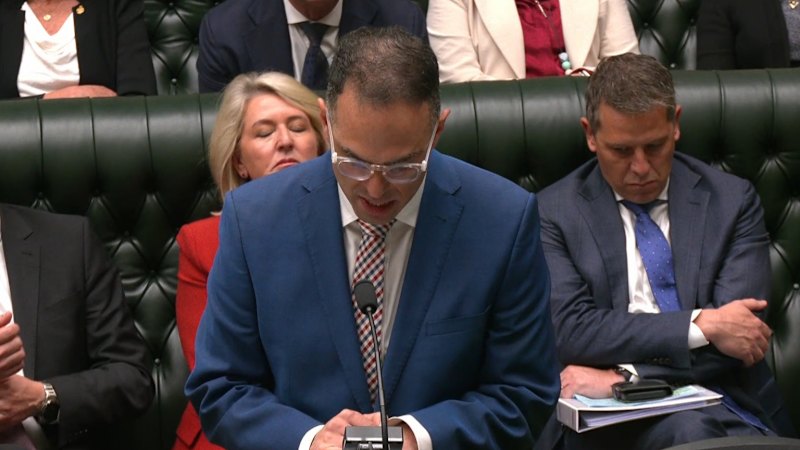 NSW budget cuts car registration costs and freezes public transport fares