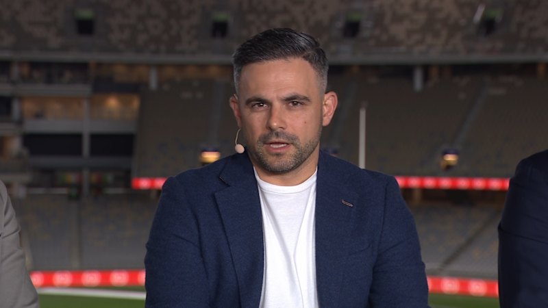 Seibold under the pump after player meetings