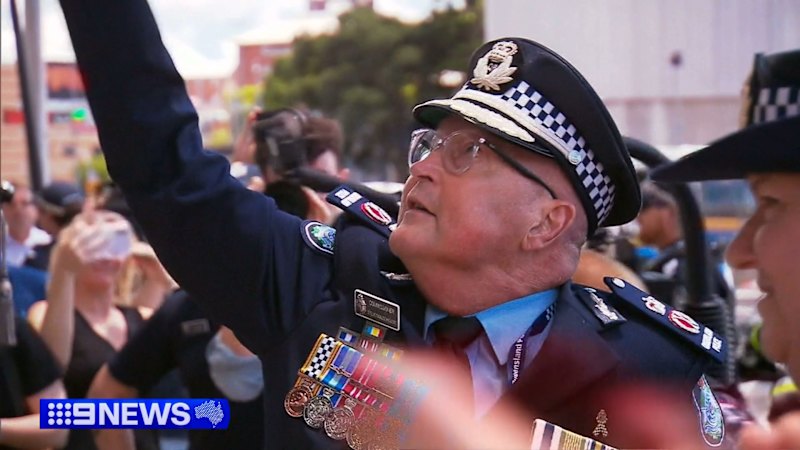 Former Queensland Police Commissioner Steve Gollschewski dies after cancer battle