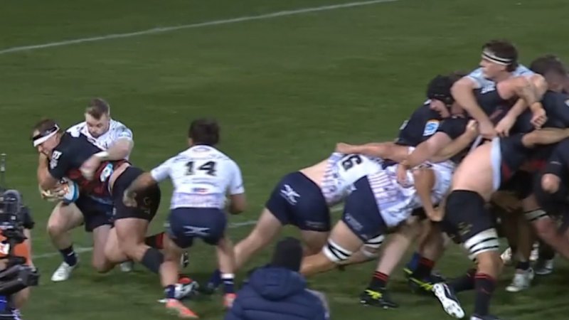 Crowd boos after Bell try