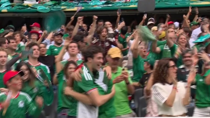 Mexico score first goal of the World Cup