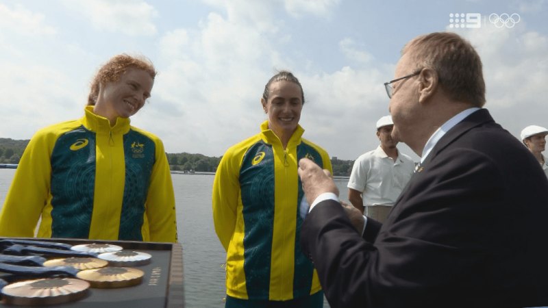 Rowing pair crowned bronze in heartwarming scenes