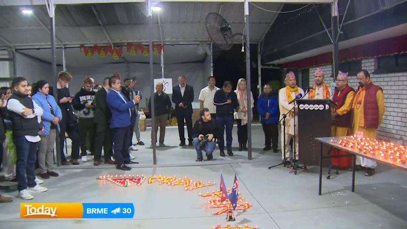 Hundreds hold vigil in Melbourne for Nepal flood victims