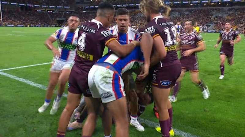 Fittler and Slater disagree on Walsh sin-bin for hair pull