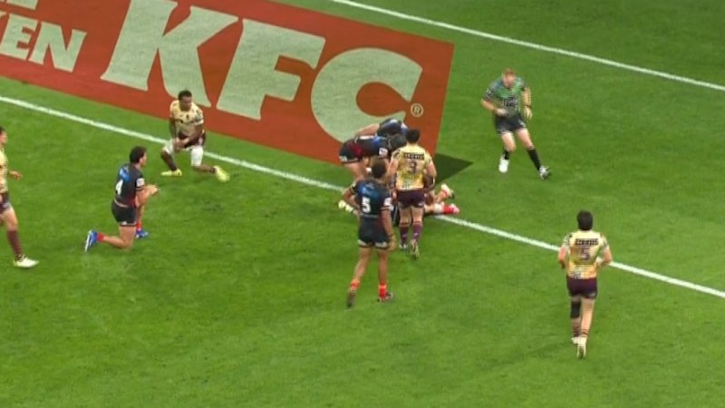 Kurt Donoghoe penalised for offside try-saving attempt against Billy Walters