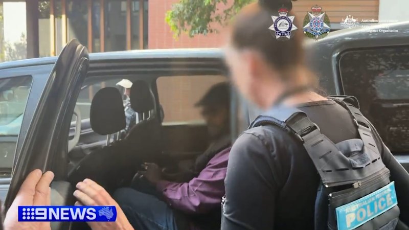 Melbourne man charged with terrorism offences after alleged Islamic State ties